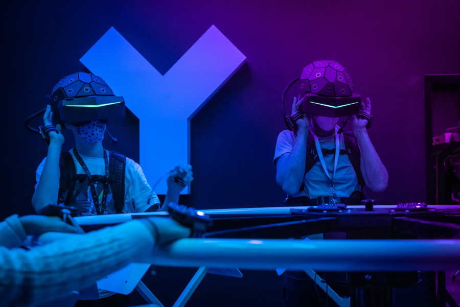 In der VR-Erlebniswelt YULLBE werden Gäste mit modernstem Equipment ausgestattet. |© Europa-Park