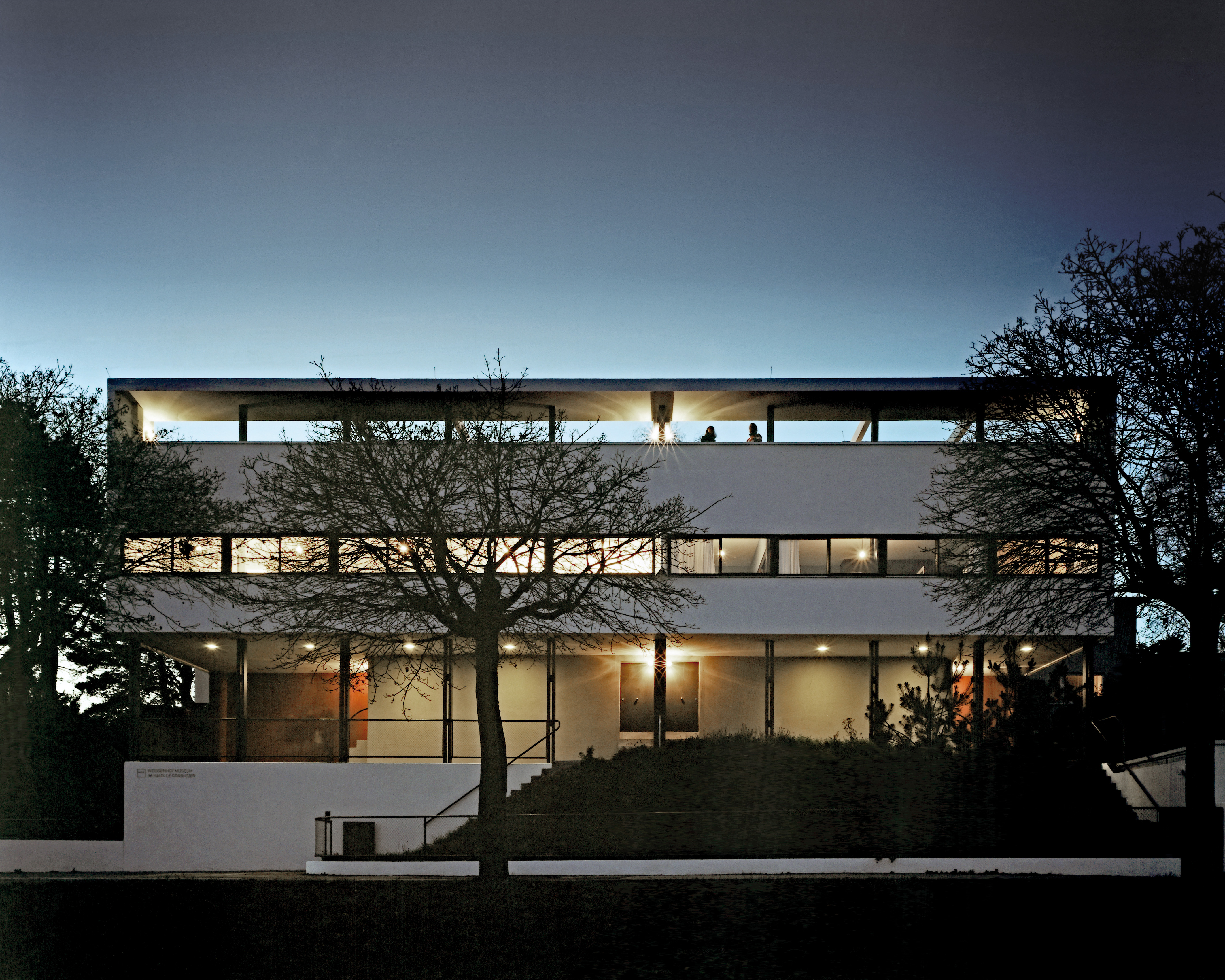 Weißenhofsiedlung Stuttgart Le Corbusier Doppelwohnhaus bei Nacht