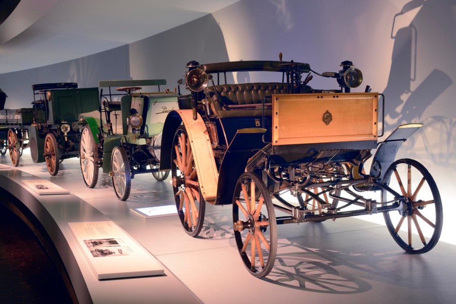 Das Mercedes-Benz-Museum bietet einen tiefen Einblick in die Legenden und Innovationen dieser Marke.