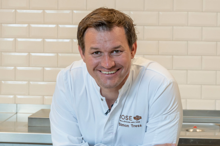 Simon Tress ist Küchenchef im BIO-Fine-Dining-Restaurant '1950' in Hayingen auf der Schwäbischen Alb.
