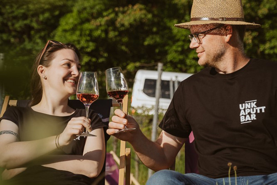 Bei den Weinsüden Pop-ups wird in entspannter Atmosphäre mit köstlichen Weinen auf das Leben angestoßen.