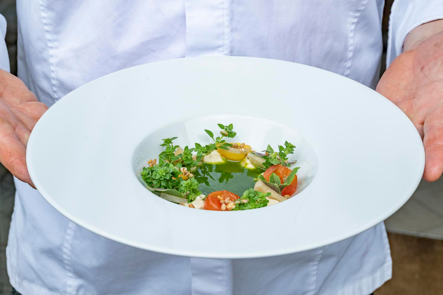 Jahrescontent 2023, Fine Dining, Schwäbische Alb - Simon Tress mit vegetarischem Gericht