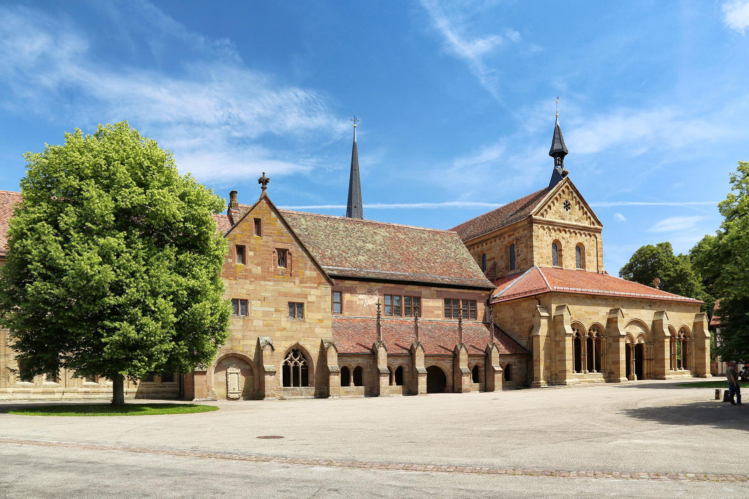 Bereits der erste Blick auf die über 800 Jahre alten Gemäuer des Klosters Maulbronn hinterlässt Ehrfurcht. 1147 wurde hier der Grundstein gelegt.