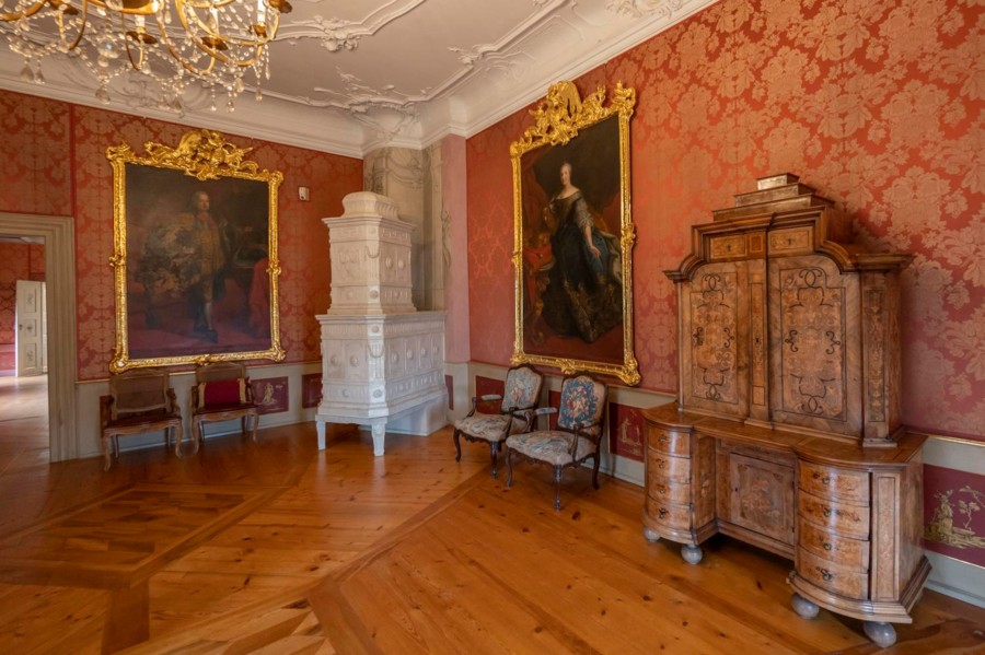 Die Porträts von Maria Theresia und ihrem Gemahl Franz sind seit 250 Jahren an ihrem Platz in Schloss Tettnang.