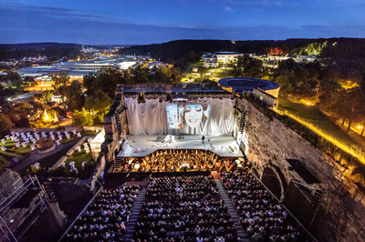 Die Ruine des Rittersaals von Schloss Hellenstein zählt zu den schönsten Freilichtbühnen Europas. Hier finden die Heidenheimer Opernfestpiele statt. | © Oliver Vogel