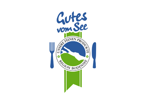 Logo "Unsere feinen Produkte Region Bodensee". Runder Kreis auf einem hellgrünen Band. Links davon ist eine blaue Gabel und rechts davon ein blaues Messer.