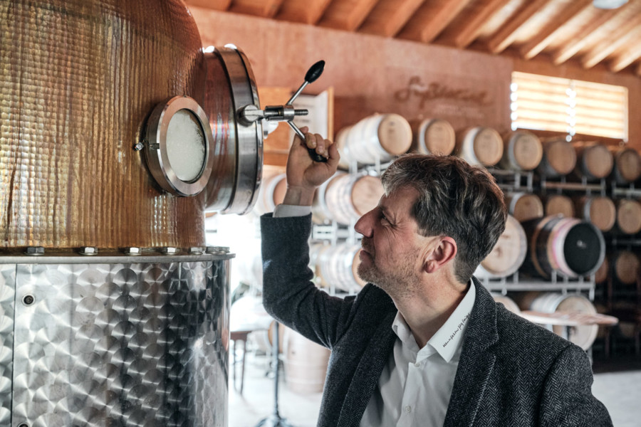 Entscheidend für die Schaumweinproduktion der Manufaktur Jörg Geiger ist die sorgfältige Auslese der Rohware. 