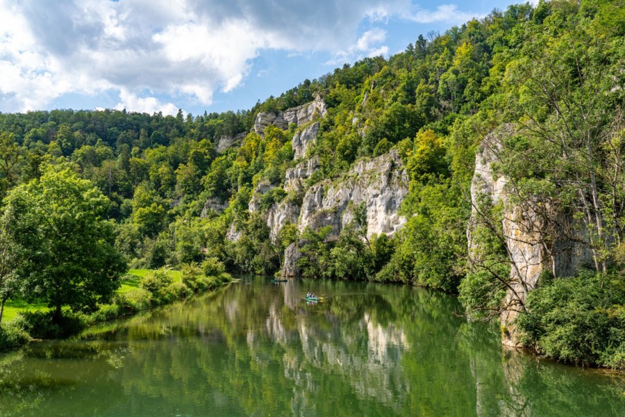 Das Obere Donautal bei Sigmaringen ist ein beliebtes Kanutourgebiet. Aber Vorsicht: Im Sommer kann man zwischen Immendingen und Möhringen auf dem Trockenen sitzen.
